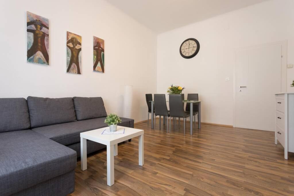 16 C&J'S Apartment Вена Экстерьер фото