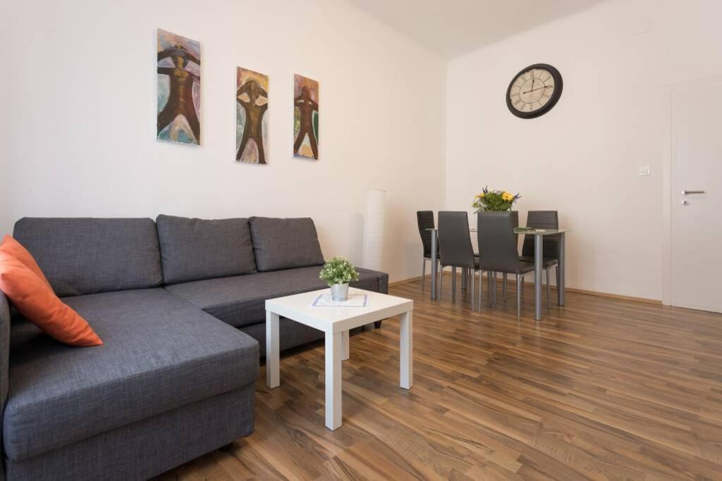16 C&J'S Apartment Вена Экстерьер фото