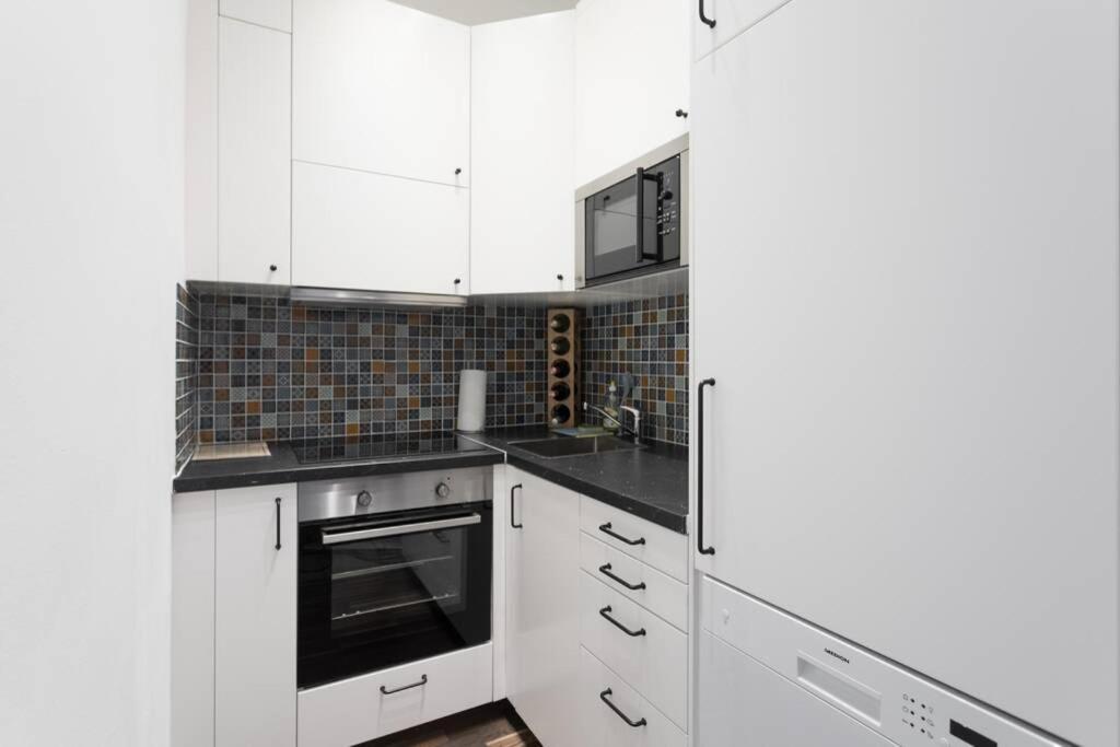 16 C&J'S Apartment Вена Экстерьер фото