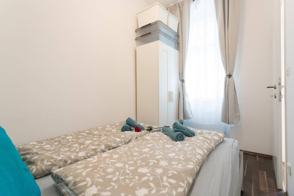 16 C&J'S Apartment Вена Экстерьер фото