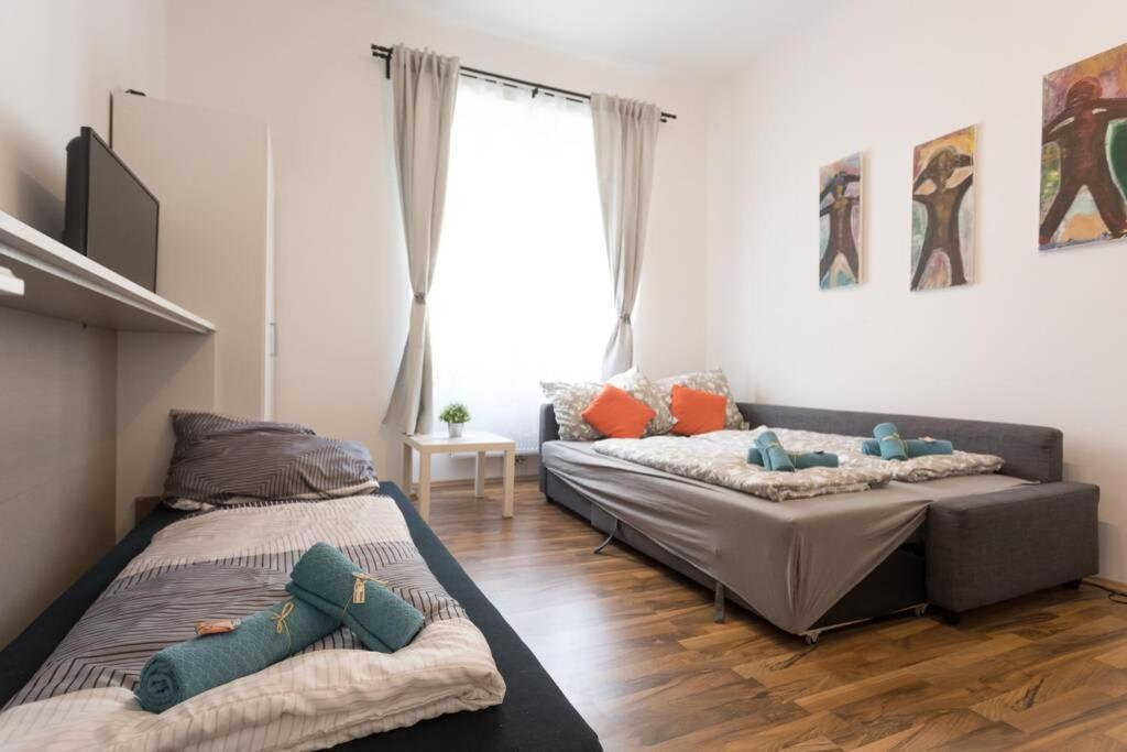 16 C&J'S Apartment Вена Экстерьер фото