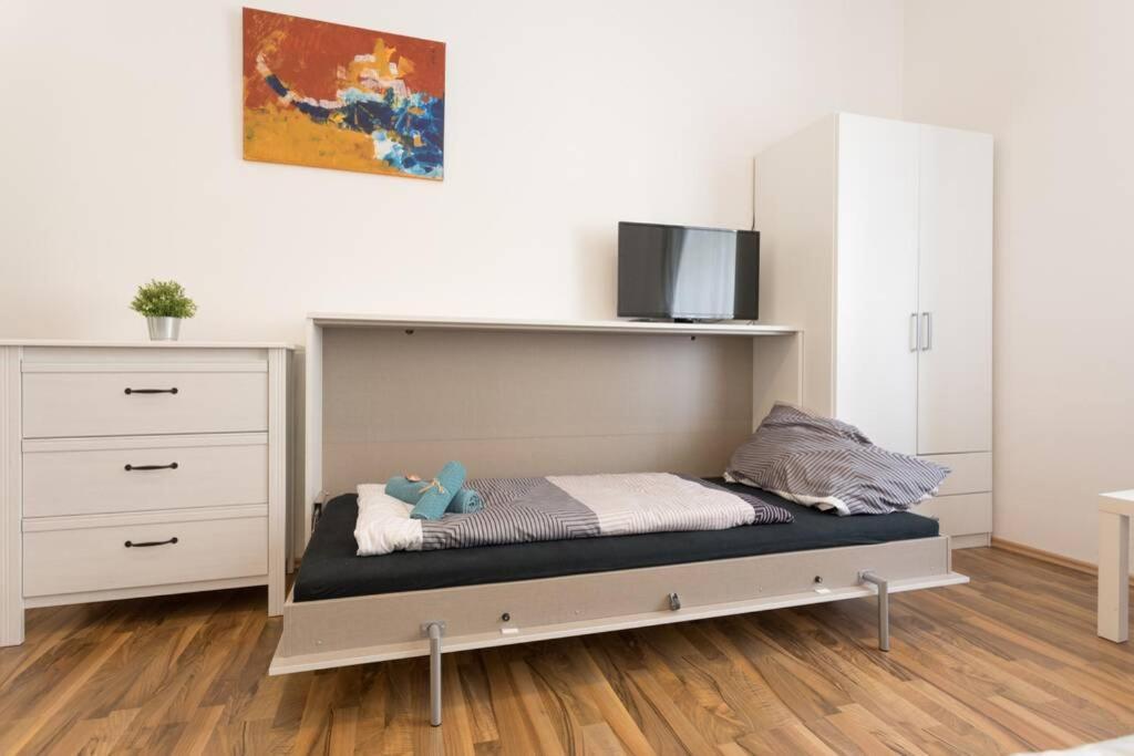 16 C&J'S Apartment Вена Экстерьер фото