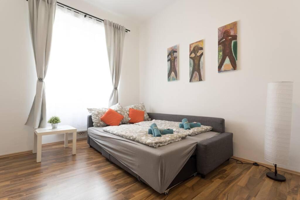 16 C&J'S Apartment Вена Экстерьер фото