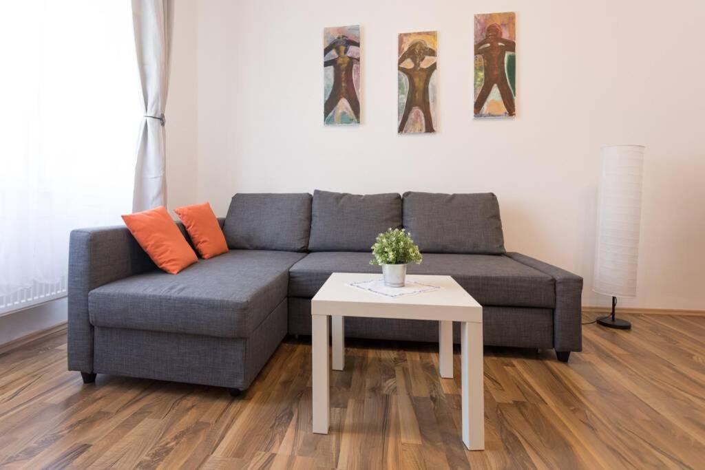 16 C&J'S Apartment Вена Экстерьер фото
