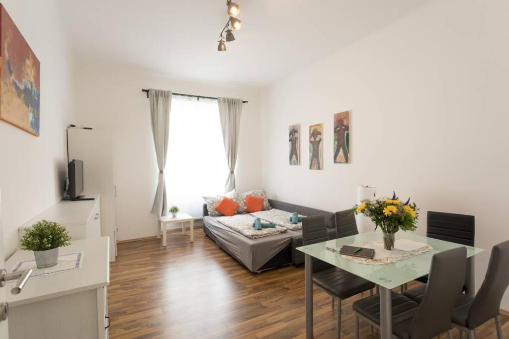 16 C&J'S Apartment Вена Экстерьер фото