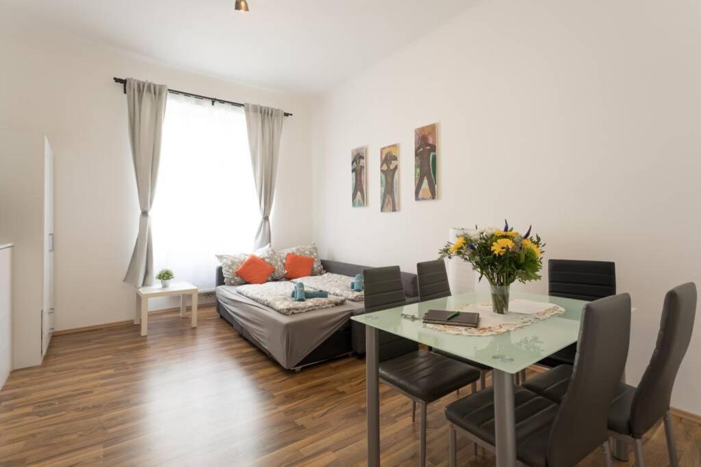 16 C&J'S Apartment Вена Экстерьер фото