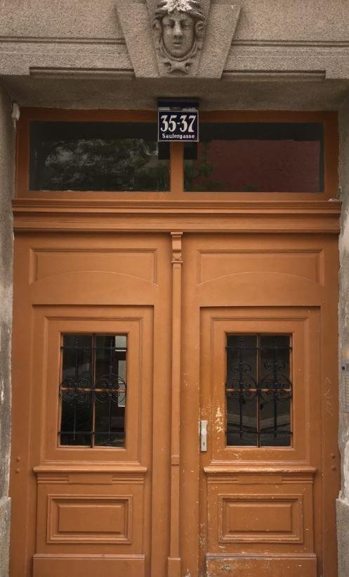 16 C&J'S Apartment Вена Экстерьер фото